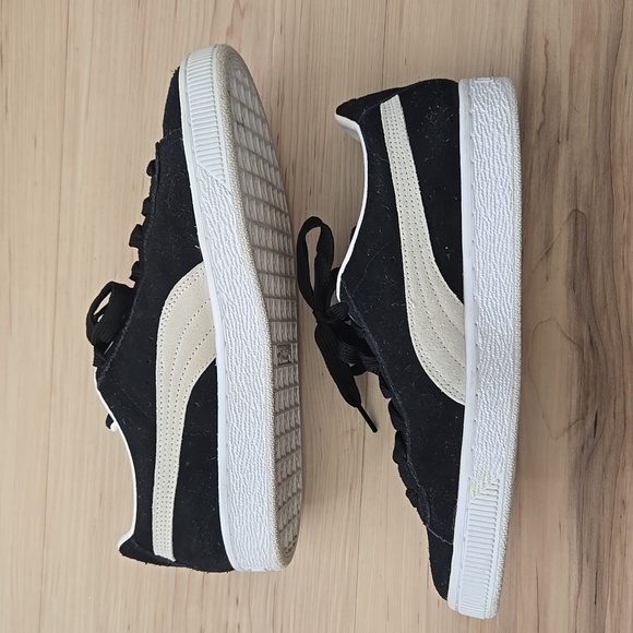Puma Suede Classic Women, Black/White, Size 8.5 - Picture 3 of 6